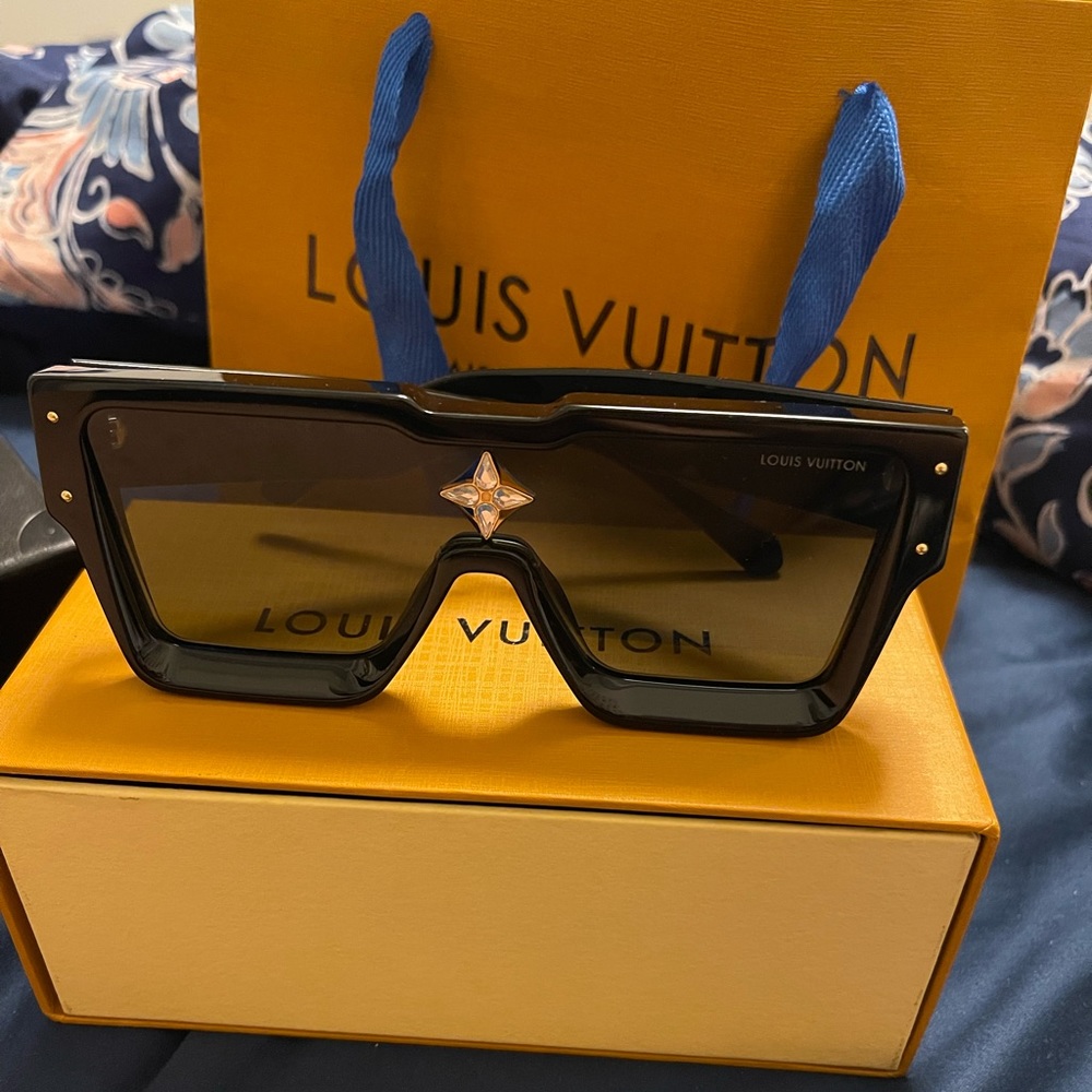 Louis Vuitton sunglases